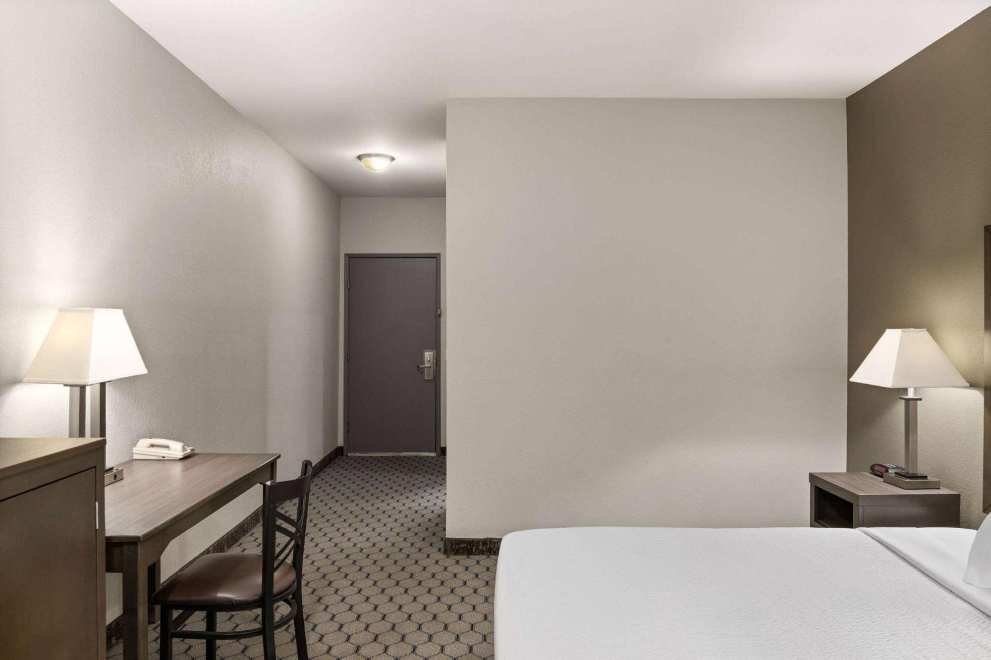 Baymont By Wyndham Moses Lake Esterno foto